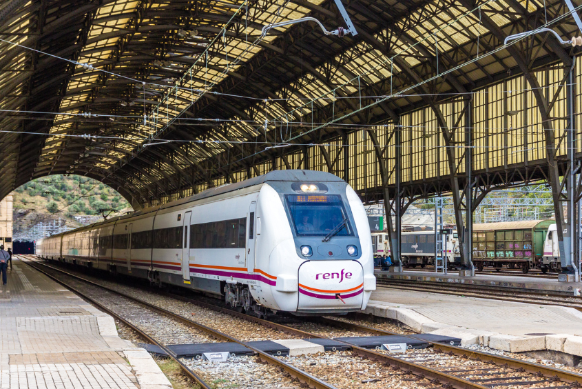 how to get to seville renfe